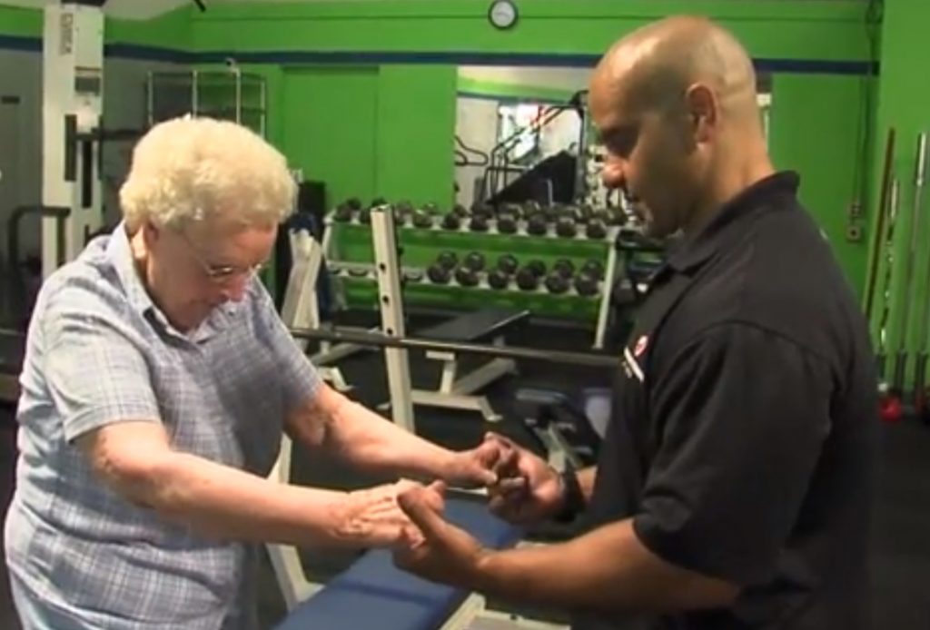 helping seniors maintain a healthy lifestyle